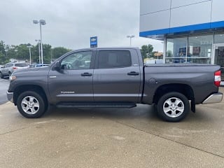 2018 Toyota Tundra SR5 5TFDY5F11JX680748 2018 Toyota Tundra SR5