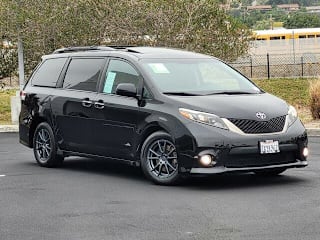 2017 Toyota Sienna SE Premium 8-Passenger 5TDXZ3DC4HS841807 2017 Toyota Sienna SE Premium 8-Passenger