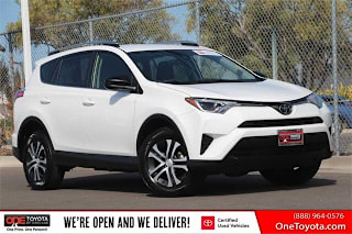 2018 Toyota RAV4 LE JTMZFREV6JJ198397 2018 Toyota RAV4 LE