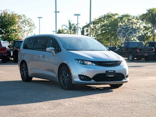 2019 Chrysler Pacifica Touring Plus 2C4RC1FG4KR540176 2019 Chrysler Pacifica Touring Plus