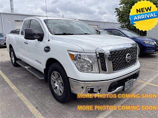 2017 Nissan Titan 1N6AA1C65HN562060 2017 Nissan Titan