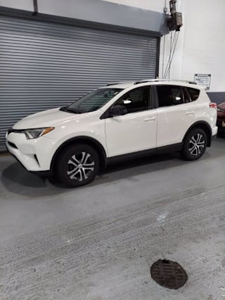 2017 Toyota RAV4 LE JTMZFREV7HJ709125 2017 Toyota RAV4 LE