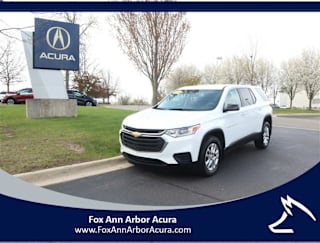 2018 Chevrolet Traverse LS 1GNEVFKW5JJ120181 2018 Chevrolet Traverse LS