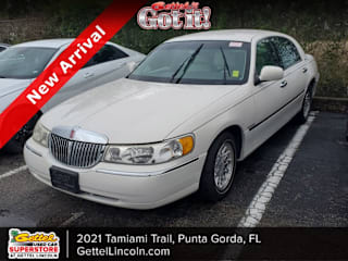 1998 Lincoln Town Car 1LNFM82W0WY727160 1998 Lincoln Town Car