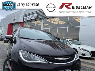 2017 Chrysler Pacifica Limited 2C4RC1GG2HR525585 2017 Chrysler Pacifica Limited