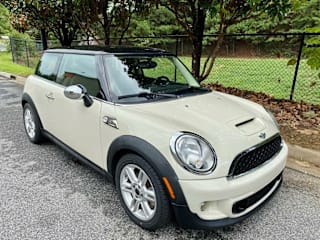 2011 MINI Cooper S WMWSV3C50BTY15722 2011 MINI Cooper S