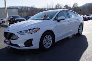 2019 Ford Fusion S 3FA6P0G75KR160067 2019 Ford Fusion S