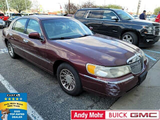 2000 Lincoln Town Car 1LNHM82W3YY868266 2000 Lincoln Town Car
