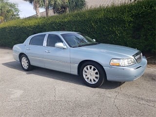 2010 Lincoln Town Car Signature Limited 2LNBL8CV1AX618819 2010 Lincoln Town Car Signature Limited
