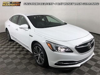 2018 Buick LaCrosse Essence 1G4ZP5SS9JU131044 2018 Buick LaCrosse Essence