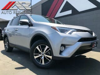 2018 Toyota RAV4 XLE 2T3WFREV0JW486162 2018 Toyota RAV4 XLE