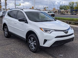 2018 Toyota RAV4 LE JTMZFREV1JJ195262 2018 Toyota RAV4 LE