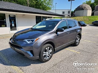 2018 Toyota RAV4 LE JTMBFREV1JJ204060 2018 Toyota RAV4 LE