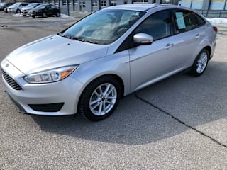 2017 Ford Focus SE 1FADP3F24HL239607 2017 Ford Focus SE