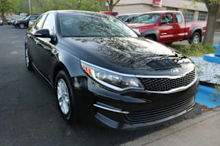 2016 Kia Optima LX 5XXGT4L38GG037423 2016 Kia Optima LX