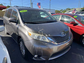 2014 Toyota Sienna XLE 8-Passenger 5TDYK3DC7ES441812 2014 Toyota Sienna XLE 8-Passenger