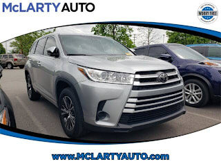 2018 Toyota Highlander LE 5TDZARFH2JS035675 2018 Toyota Highlander LE