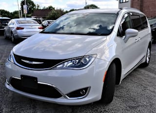 2017 Chrysler Pacifica Touring Plus 2C4RC1BG3HR745521 2017 Chrysler Pacifica Touring Plus