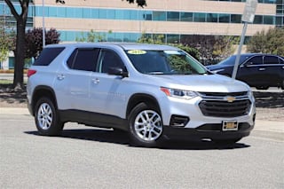 2019 Chevrolet Traverse LS 1GNEVFKW6KJ125679 2019 Chevrolet Traverse LS