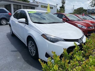 2018 Toyota Corolla LE 2T1BURHE2JC039665 2018 Toyota Corolla LE