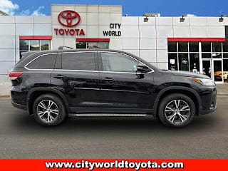 2019 Toyota Highlander LE 5TDBZRFHXKS943027 2019 Toyota Highlander LE