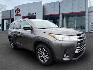 2019 Toyota Highlander XLE 5TDKZRFHXKS557529 2019 Toyota Highlander XLE