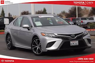 2018 Toyota Camry SE 4T1B11HK1JU585758 2018 Toyota Camry SE