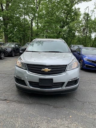 2017 Chevrolet Traverse LS 1GNKVFED5HJ335986 2017 Chevrolet Traverse LS