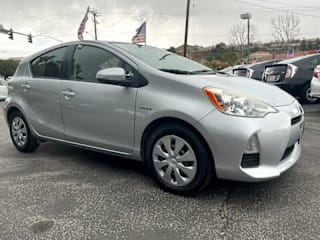 2013 Toyota Prius c Two JTDKDTB3XD1043377 2013 Toyota Prius c Two
