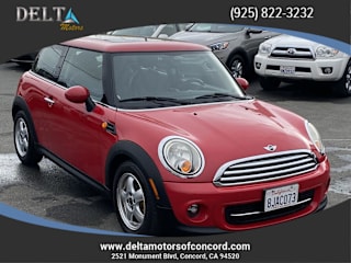 2011 MINI Cooper Base WMWSU3C54BT093710 2011 MINI Cooper Base