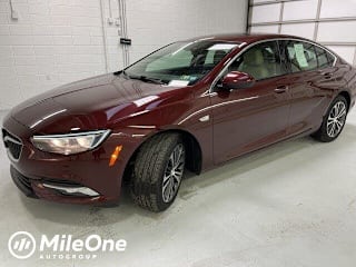 2018 Buick Regal Sportback Essence W04GP6SX8J1050786 2018 Buick Regal Sportback Essence