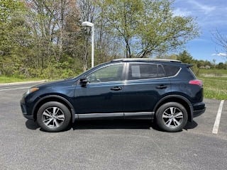 2018 Toyota RAV4 XLE JTMRFREV4JJ252599 2018 Toyota RAV4 XLE