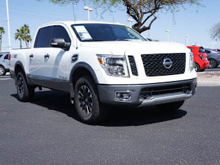 2017 Nissan Titan PRO-4X 1N6AA1E52HN556592 2017 Nissan Titan PRO-4X