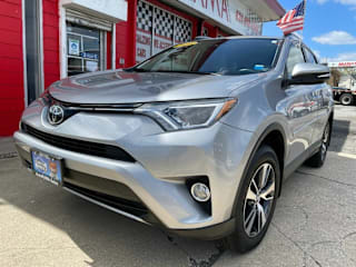 2018 Toyota RAV4 XLE JTMRFREV5JD242520 2018 Toyota RAV4 XLE