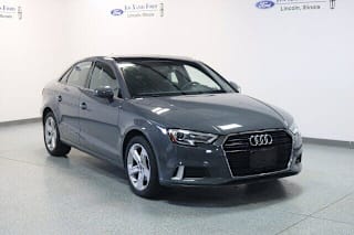 2018 Audi A3 WAUB8GFF2J1023858 2018 Audi A3