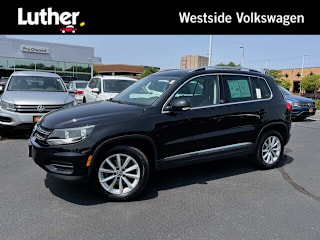 2017 Volkswagen Tiguan 2.0T Wolfsburg Edition WVGRV7AX1HK001053 2017 Volkswagen Tiguan 2.0T Wolfsburg Edition