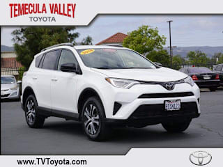 2018 Toyota RAV4 LE JTMZFREV4JJ155659 2018 Toyota RAV4 LE
