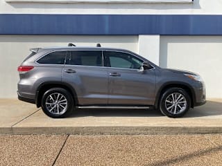 2018 Toyota Highlander XLE 5TDKZRFH5JS539874 2018 Toyota Highlander XLE