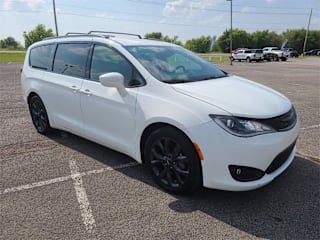 2018 Chrysler Pacifica Touring Plus 2C4RC1FG7JR198236 2018 Chrysler Pacifica Touring Plus
