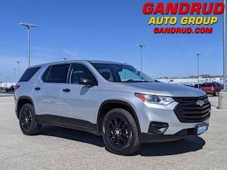 2018 Chevrolet Traverse LS 1GNERFKW3JJ126582 2018 Chevrolet Traverse LS