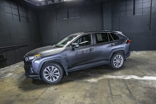 2019 Toyota RAV4 XLE Premium 2T3C1RFV2KC004245 2019 Toyota RAV4 XLE Premium