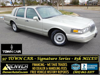 1997 Lincoln Town Car Signature 1LNLM82WXVY704048 1997 Lincoln Town Car Signature