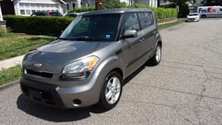 2011 Kia Soul + KNDJT2A28B7204563 2011 Kia Soul +