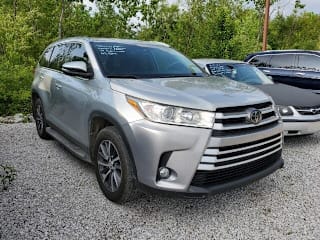 2019 Toyota Highlander XLE 5TDKZRFH6KS558225 2019 Toyota Highlander XLE