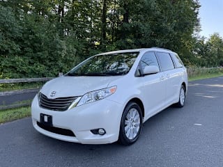 2017 Toyota Sienna XLE 7-Passenger 5TDDZ3DC8HS152453 2017 Toyota Sienna XLE 7-Passenger