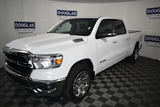 2019 Ram Pickup 1500 1C6RREMT0KN771389 2019 Ram Pickup 1500