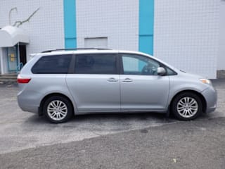 2015 Toyota Sienna XLE 8-Passenger 5TDYK3DC1FS674165 2015 Toyota Sienna XLE 8-Passenger