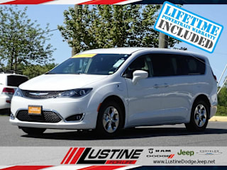 2020 Chrysler Pacifica Hybrid Touring 2C4RC1H7XLR211058 2020 Chrysler Pacifica Hybrid Touring