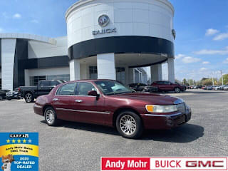 2000 Lincoln Town Car 1LNHM82W3YY868266 2000 Lincoln Town Car