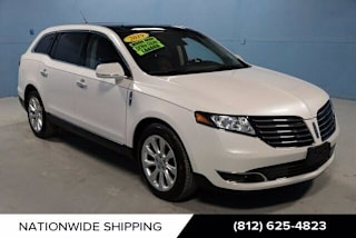 2019 Lincoln MKT Base 2LMHJ5AT9KBL01700 2019 Lincoln MKT Base
